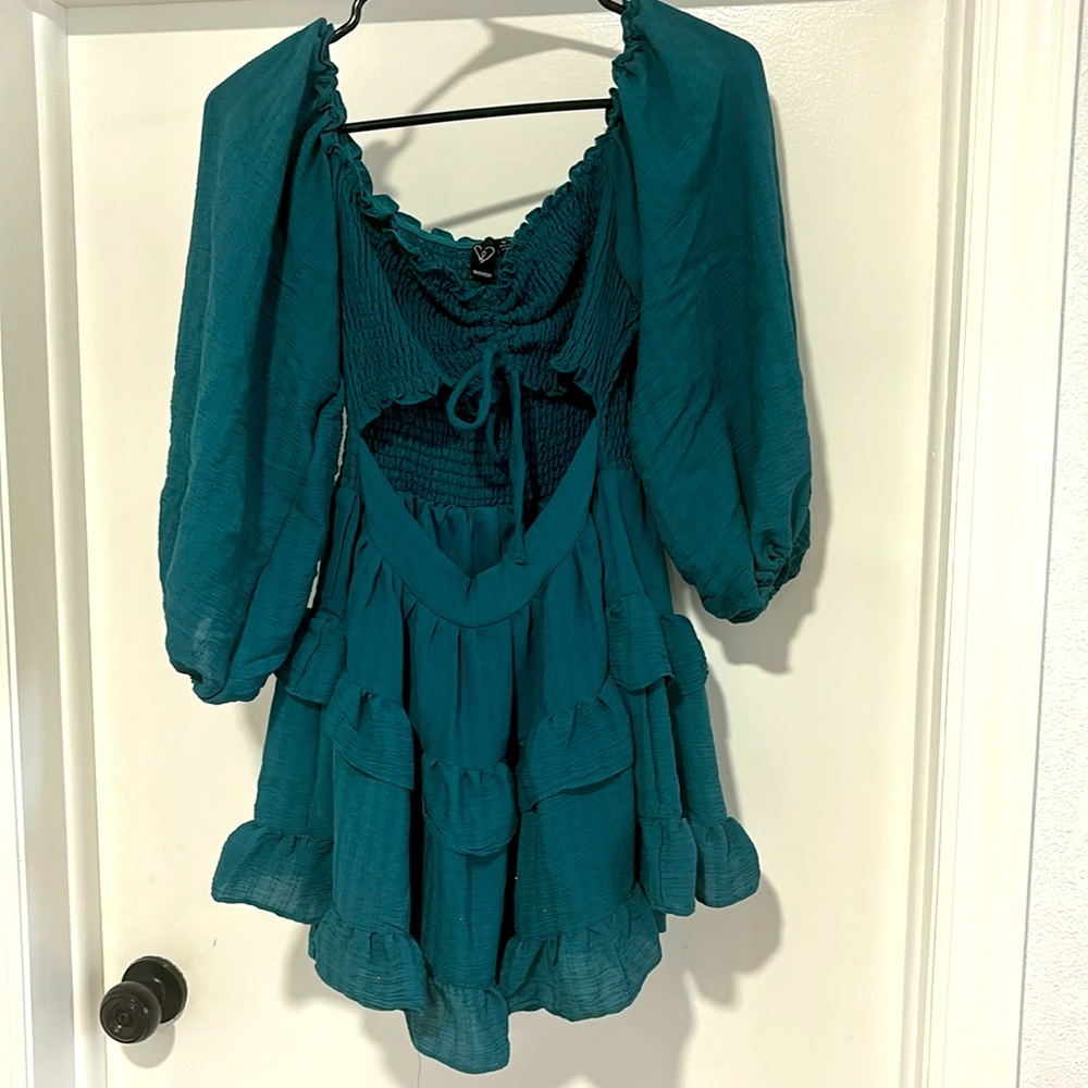 M 
Blue dress
Windsor